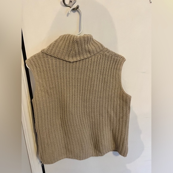 Vintage Sleeveless Turtle Neck Sweater - Picture 3 of 3